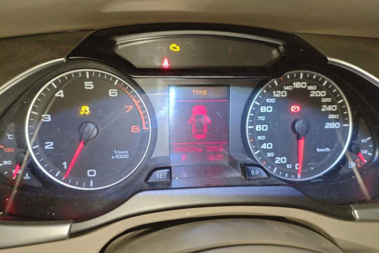 Used Audi A4L 2012 2.0 TFSI automatic standard version