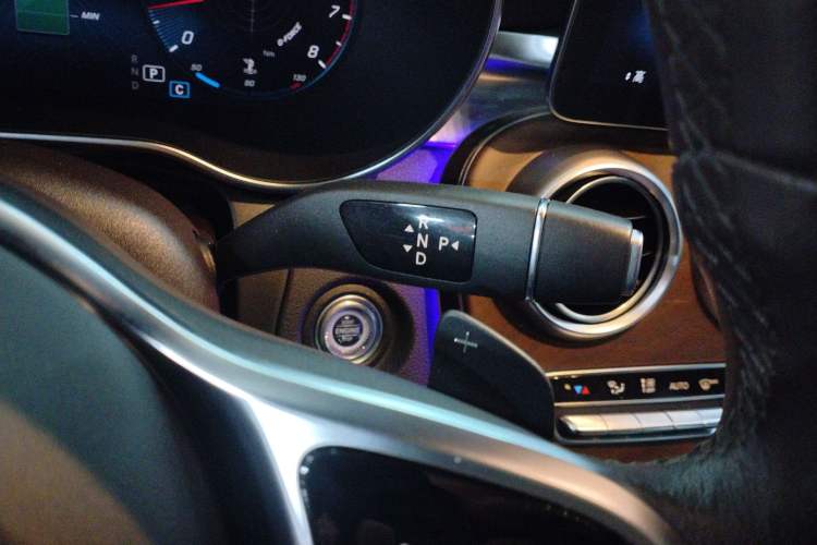 Used Mercedes-Benz GLC 2022 Facelifted GLC 300 L 4MATIC Luxury Edition Gear Lever