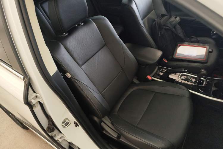 Used Mitsubishi Outlander 2018 2.0L Two-Wheel-Drive Jiale Edition 7-Seater