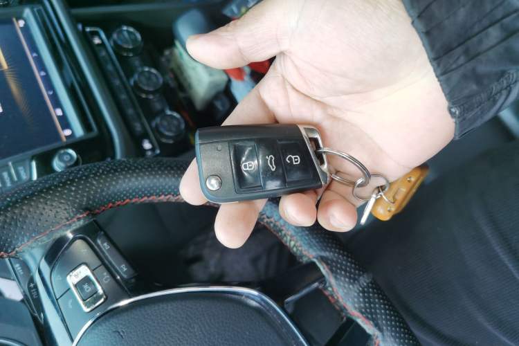 Used Volkswagen Tiguan L 2017 330TSI Automatic Two-Wheel Drive Luxury Edition Vehicle Key