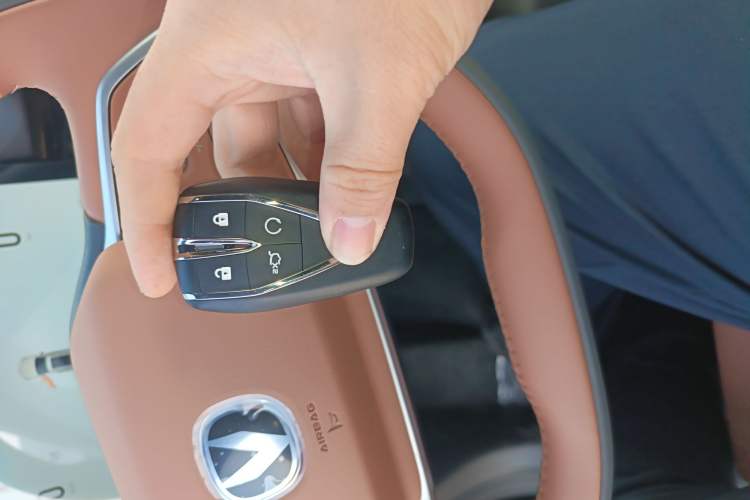 Used CHANGAN UNI-Z New Energy 2025 Model, Smart New Blue Whale 125km Battleship+ Version
