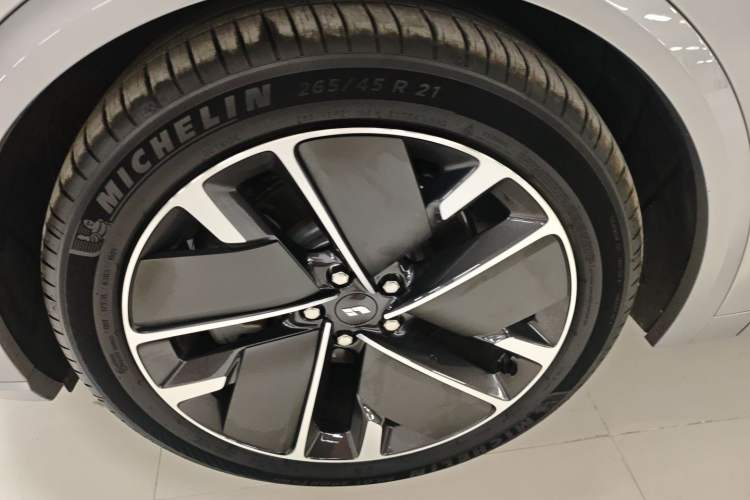 Used Li Auto L8 2025 Ultra Smart Refreshed Edition