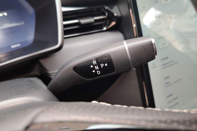 Used XPeng G3 2020 520 Luxury Edition Gear Lever