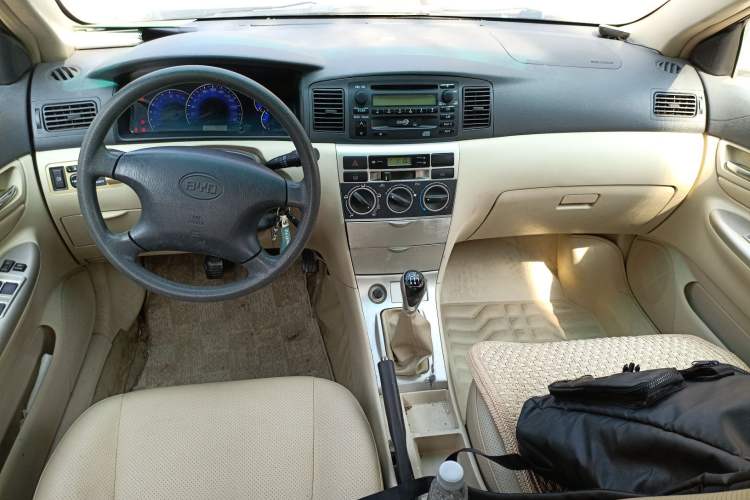 Used BYD F3R 2011 1.5L Comfort Version Center Console