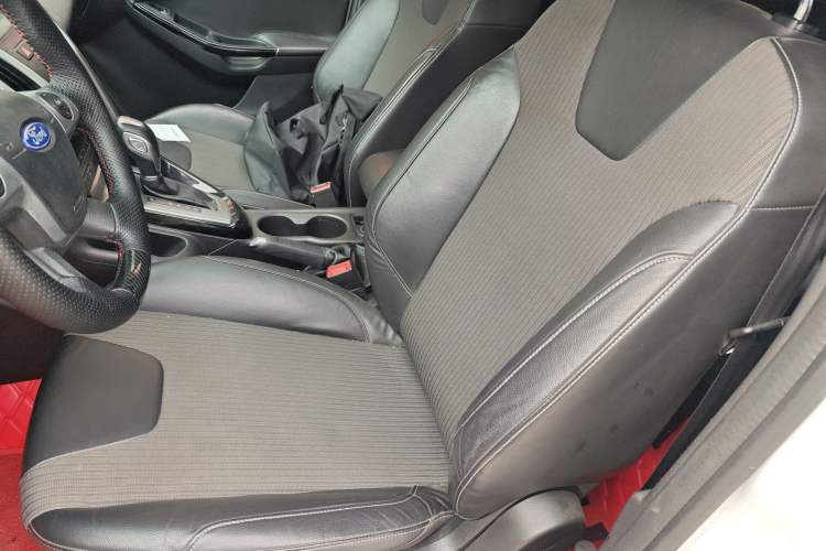 Used Ford Focus 2012 Sedan 1.6L Automatic Fashion Edition
