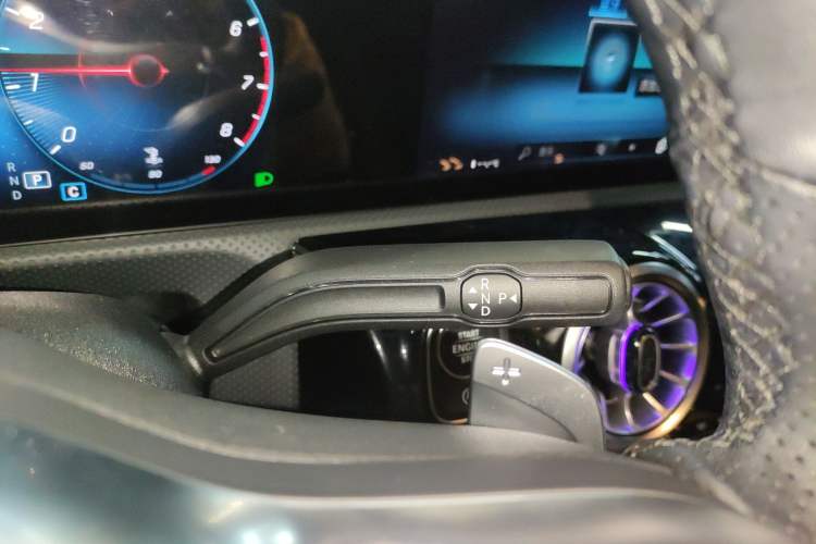 Used Mercedes-Benz A-Class 2022 Revised Version A 200 L Sport Sedan Fashionable Style Gear Lever