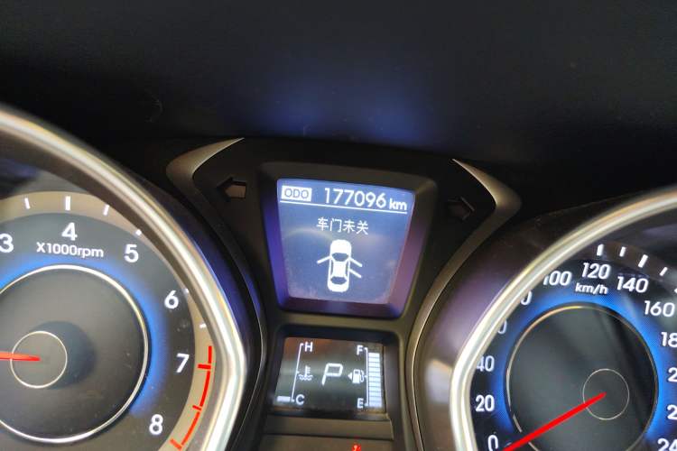 Used Hyundai Elantra (5th Generation / Langdong) 2012 1.6L Automatic Leading Model Odometer Close Up