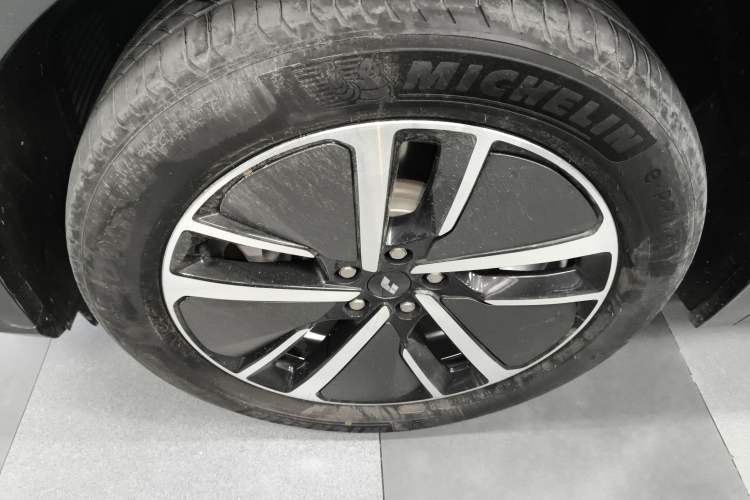 Used Li Auto L7 2024 Pro Model Left Front Wheel Hub