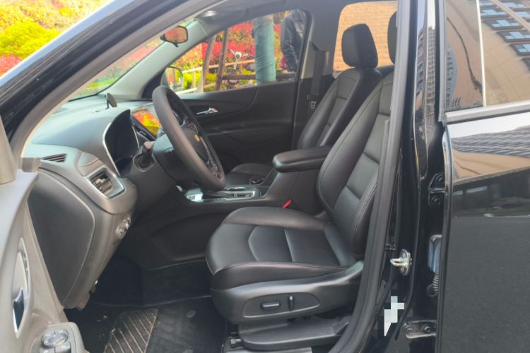 Used Chevrolet Equinox 2018 RS 550T Automatic All-Wheel-Drive Boundary Edition Left Front Seat