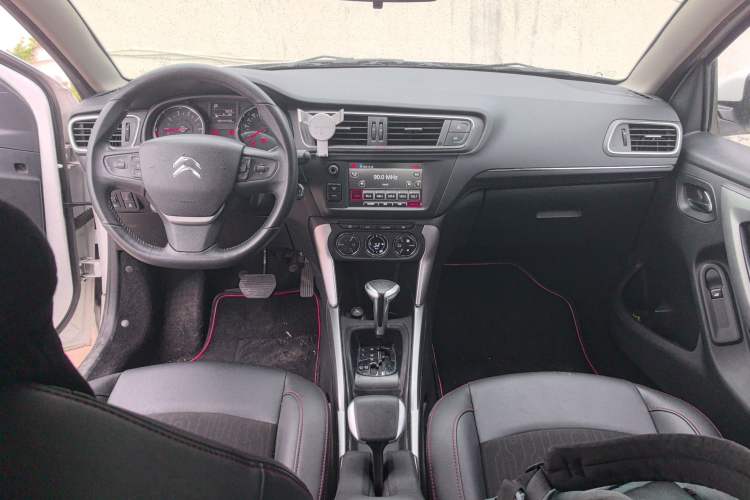 Used Citroen C3-XR 2015 1.6L Automatic Pioneer Model Center Console