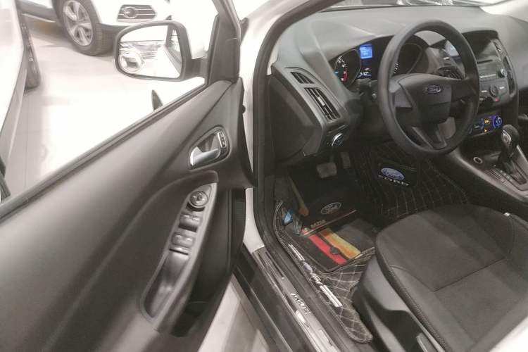 Used Ford Focus 2015 Hatchback 1.6L Automatic Comfort Model
