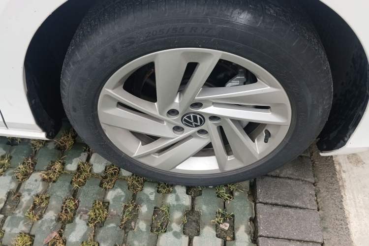 Used Volkswagen Lamando 2023 Lavida L 280TSI DSG Spicy Edition Right Front Wheel Hub