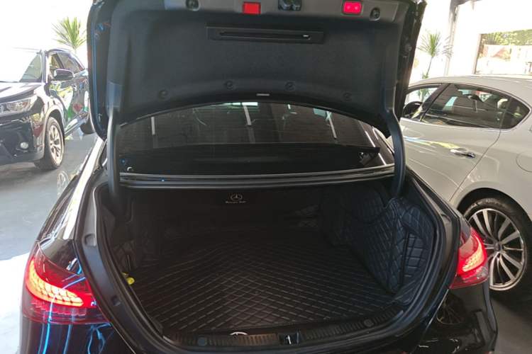 Used Mercedes-Benz E-Class 2022 Second Facelift E 300 L Fashion Edition
