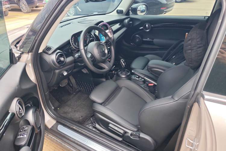 Used MINI 2023 Updated 1.5T COOPER Artist Left Front Seat