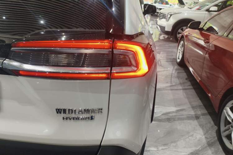 Used Toyota Wildlander 2022 Dual-Engine 2.5L E-CVT Two-Wheel Drive Luxury PLUS Edition Right Rear Taillight