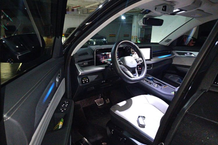 Used Volkswagen Tavendor 2023 380TSI Four-Wheel Drive R-Line First Edition Driver Seat