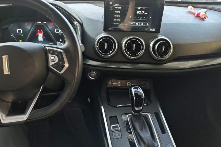 Used Wey VV5 2017 2.0T Flagship Edition Audio And AC Panel