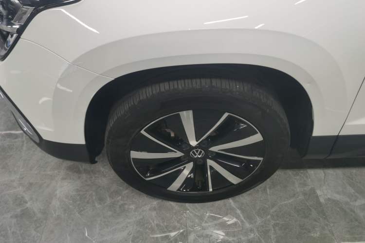 Used Volkswagen Tharu 2024 300TSI Two-Wheel-Drive Moonlight Edition
