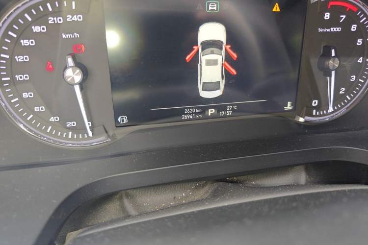 Used Roewe i6 2020 PLUS 1.6L CVT 4G Connected Glory Holographic Edition

