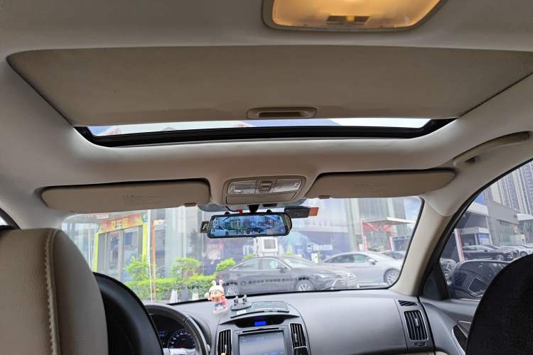 Used Hyundai Celesta 2011 1.6L Automatic Luxury Version Headliner