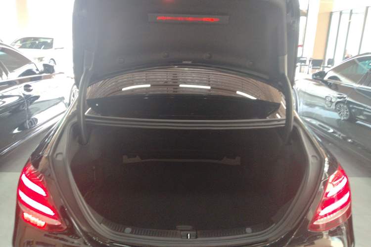 Used Mercedes-Benz E-Class 2020 E 260 L
