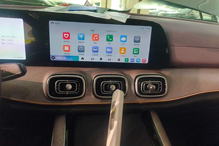 Used Chery Tiggo 9 C-DM 2025 1.5T 106KM Enjoy Edition 7 Seats Lithium Iron Phosphate Audio And AC Panel