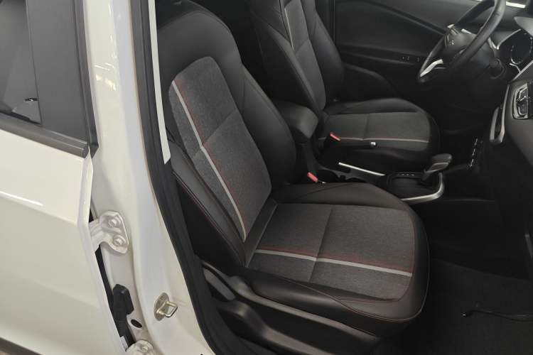 Used Chevrolet Trax 2019 Redline 325T Automatic Fun Edition China VI Standard Right Front Seat