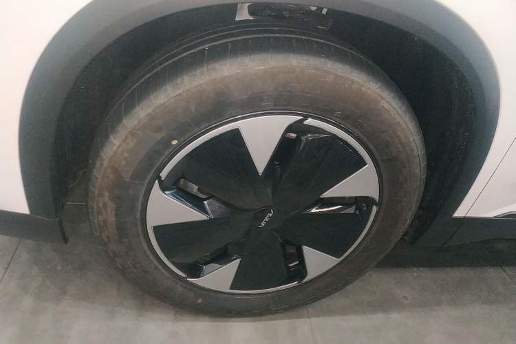 Used Dongfeng Aeolus L7 New Energy 2024 205 Plus Left Front Wheel Hub