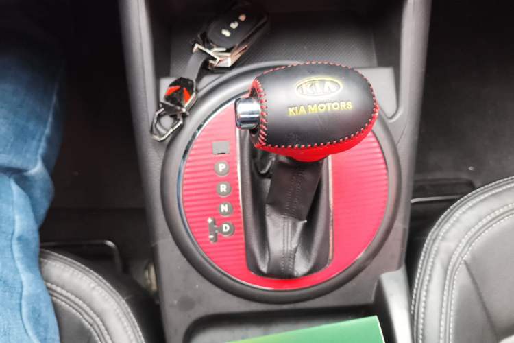 Used Kia Sportage R 2012 2.0L Automatic Two-Wheel Drive GLS Gear Lever