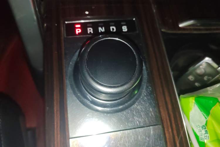 Used Land Rover Range 2015 3.0 SC V6 Vogue Gear Lever