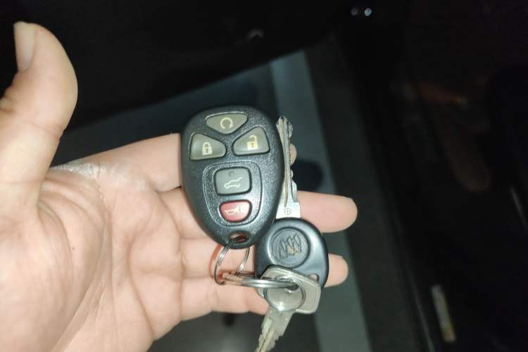Used Buick Enclave 2013 3.6L Two-Wheel-Drive Elegance Edition Vehicle Key