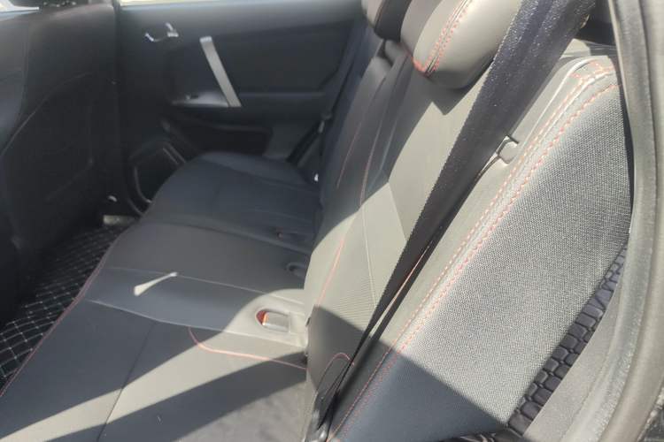Used Geely Auto GX7 2015 Classic Edition 1.8L Manual Elite Model China V Standard Left Rear Seat