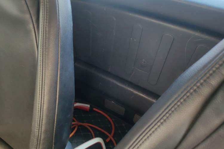 Used Baojun E200 2018 Intelligent Driving Edition Left Rear Seat