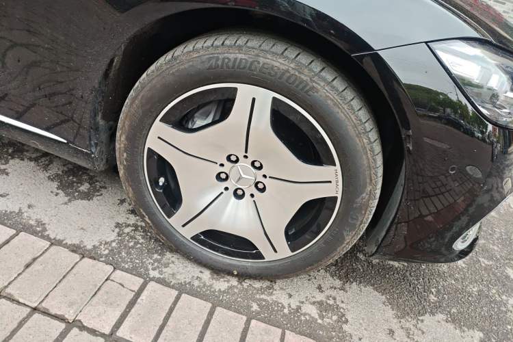 Used Mercedes-Benz Maybach S-Class 2023 S 480 4MATIC Right Front Wheel Hub