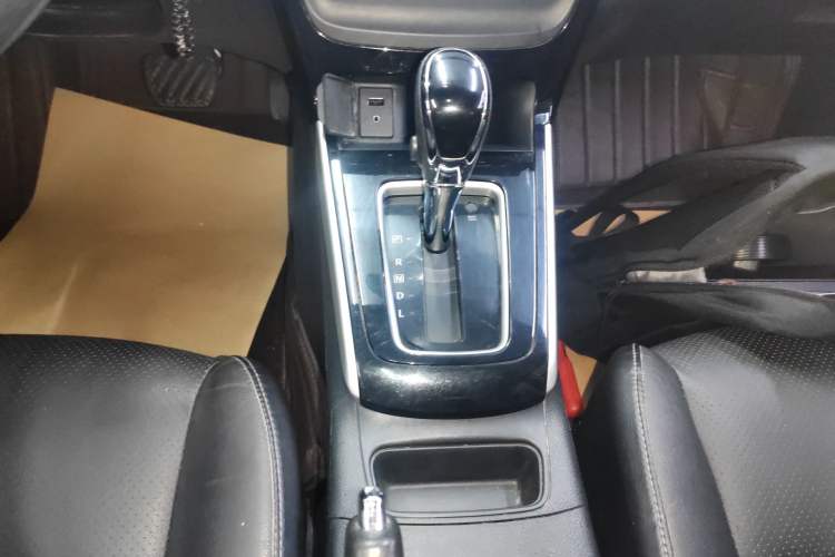Used Nissan Sylphy 2019 1.6XV CVT Smart Connect Luxury Edition China VI Standard Gear Lever