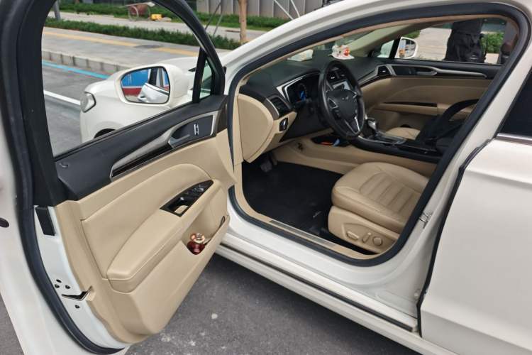 Used Ford Mondeo 2013 2.0L GTDi 200 Fashion Edition Driver Seat