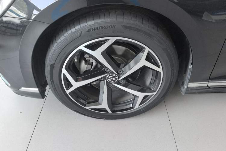 Used Volkswagen Magotan 2023 2 Million Units Commemorative Edition 330TSI DSG Luxury Version Left Front Wheel Hub