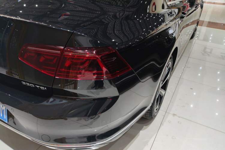 Used Volkswagen Magotan 2023 2 Million Units Limited Edition 330TSI DSG Leading Version Right Rear Taillight