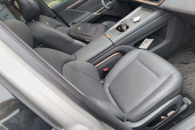 Used Dongfeng eπ eπ008 2024 210Max Range-Extended Version 6 Seats