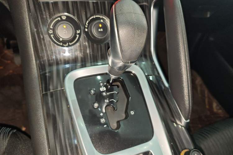 Used Peugeot 3008 2015 2.0L Automatic Classic Edition
