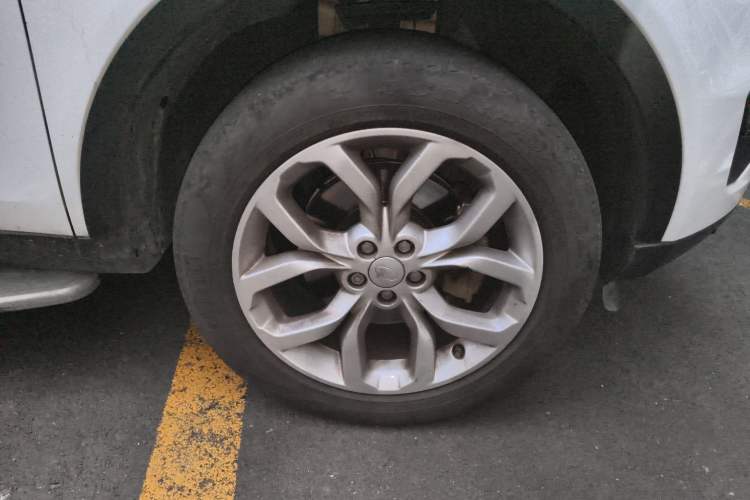 Used Land Rover Discovery Sport 2017 2.0T HSE Right Front Wheel Hub