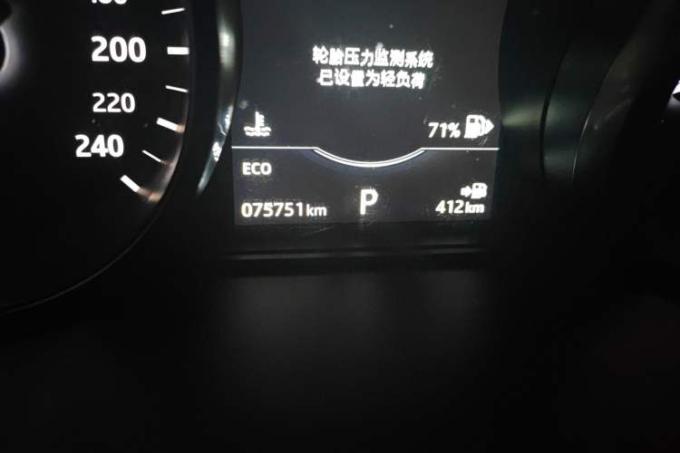 Used Land Rover Discovery Sport 2017 2.0T HSE Odometer Close Up