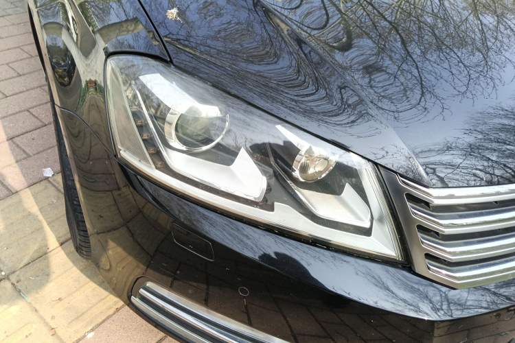 Used Volkswagen Magotan 2012 Revised 1.8TSI Luxury Version Right Front Headlight