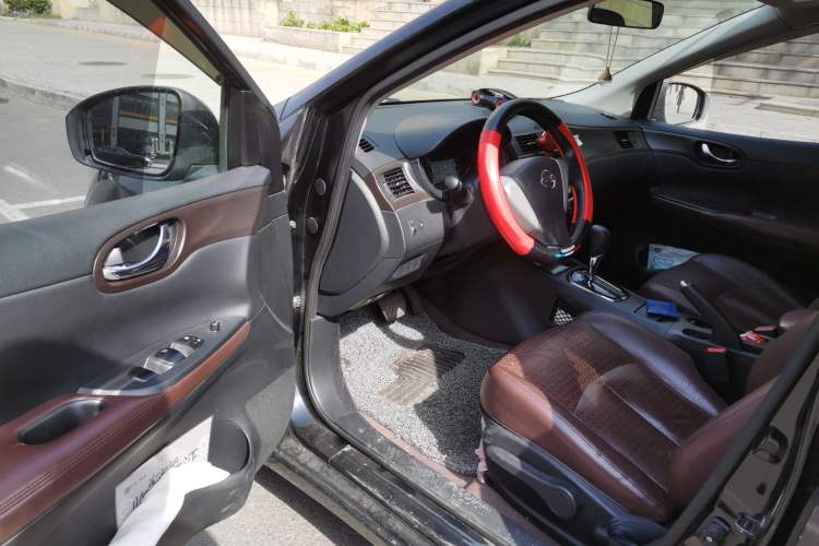 Used Nissan Tiida 2013 1.6L CVT Cool Cafe Edition Driver Seat