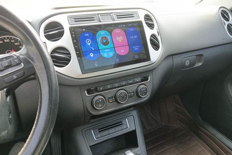 Used Volkswagen Tiguan 2015 1.8TSI Automatic Two-Wheel Drive Luxury Model Audio And AC Panel