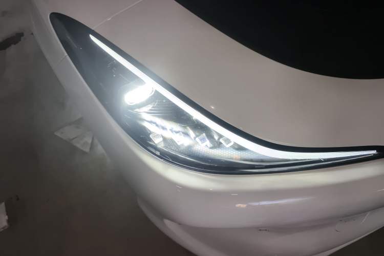 Used IM LS6 2025 Long-Range Lingxi Intelligent Driving Edition Right Front Headlight