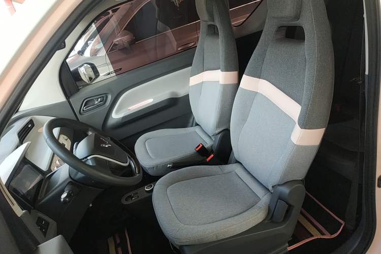 Used Wuling Hongguang MINIEV 2021 Macaron Premium Model – Lithium-NMC Left Front Seat