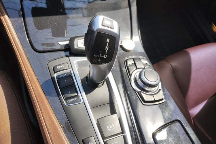 Used BMW 5 Series 2014 520Li Elegant Model
