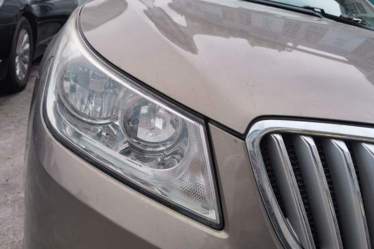 Used Buick LaCrosse 2012 2.4L SIDI Elegant Edition Right Front Headlight