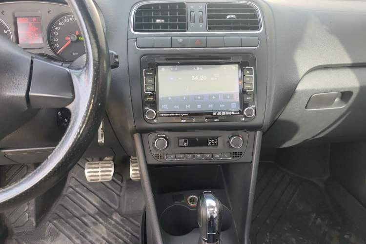 Used Volkswagen Polo 2012 1.6L Cross Polo Automatic Transmission Audio And AC Panel
